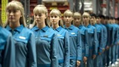 而现在飞机很现实的一种